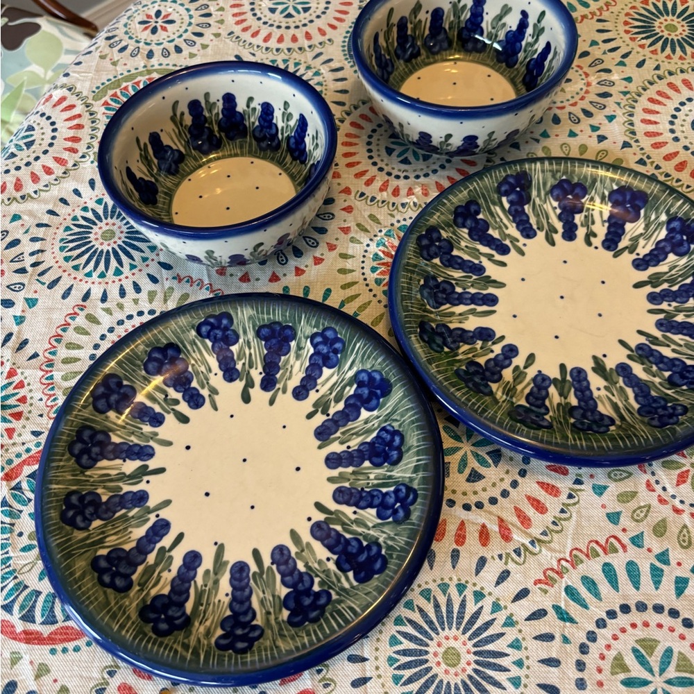 Boleslawiec Polish pottery- set of 2 bowls and 2 salad plates.  Hand made - Picture 8 of 11